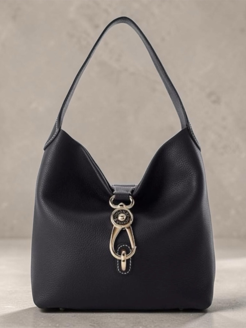 Dooney & Bourke NWOT woman loc sac Classic Black Leather Hobo Bag